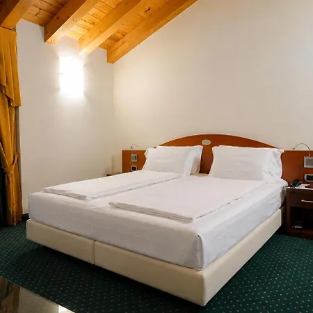 Hotel Capri Bardolino 3S-3